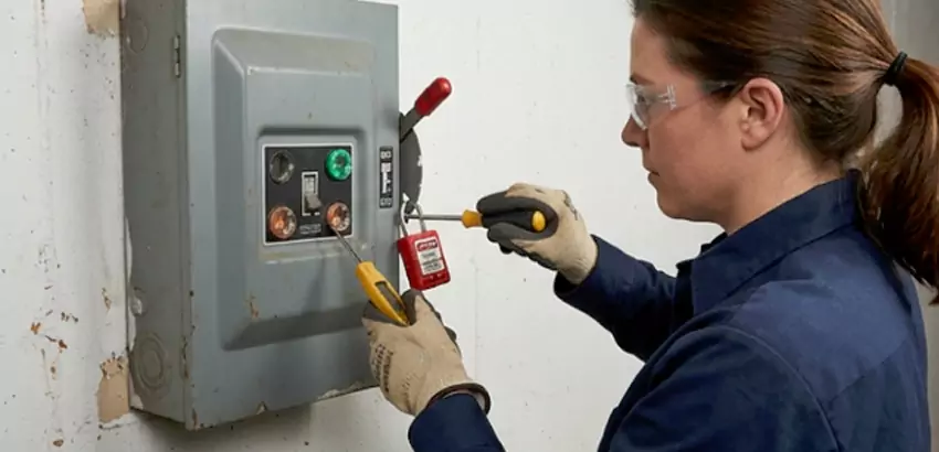 Ceiling Electrical Box Replacement in Highland City